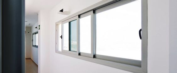 Ventana corrediza de aluminio blanco